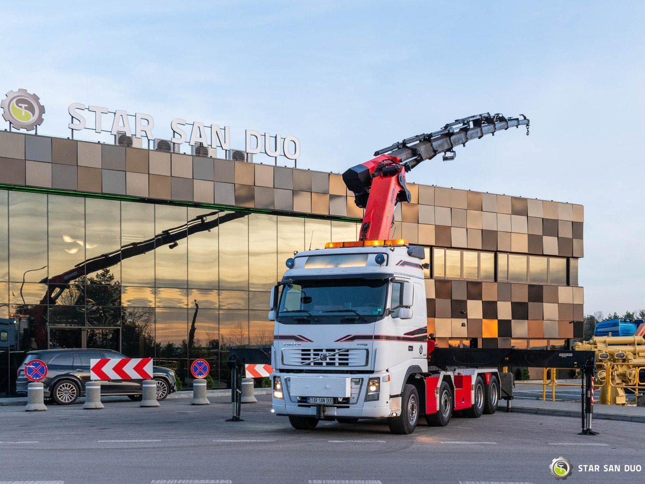 - Kamion me vinç: foto 3 - Kamion me vinç: foto 3