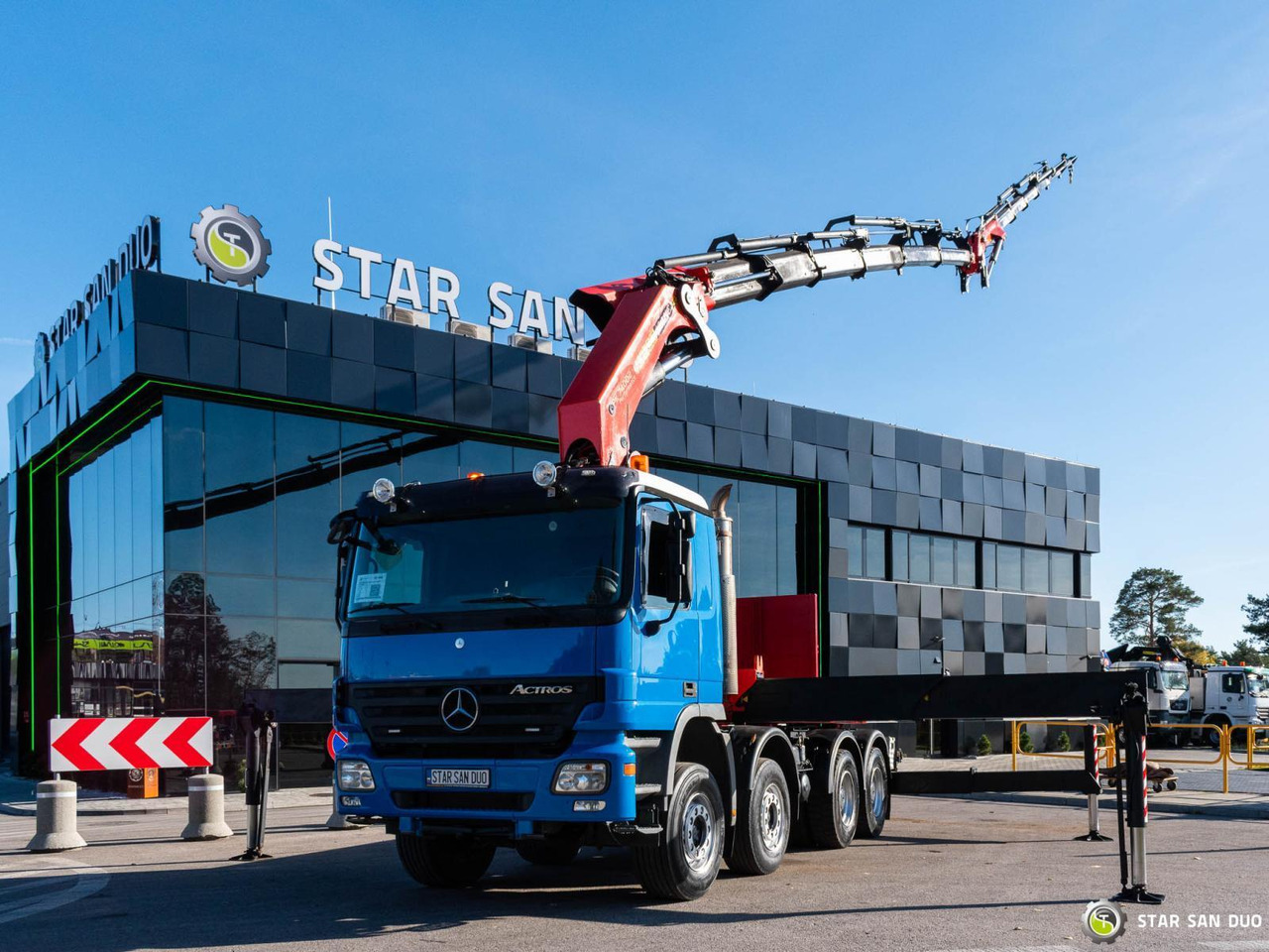 - Kamion me vinç: foto 3 - Kamion me vinç: foto 3