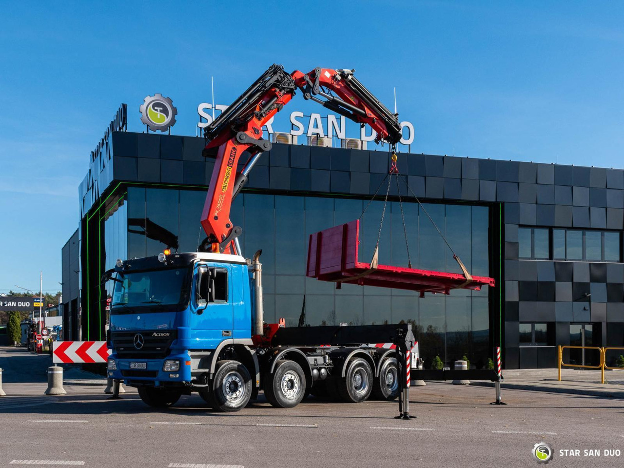 - Kamion me vinç: foto 5 - Kamion me vinç: foto 5