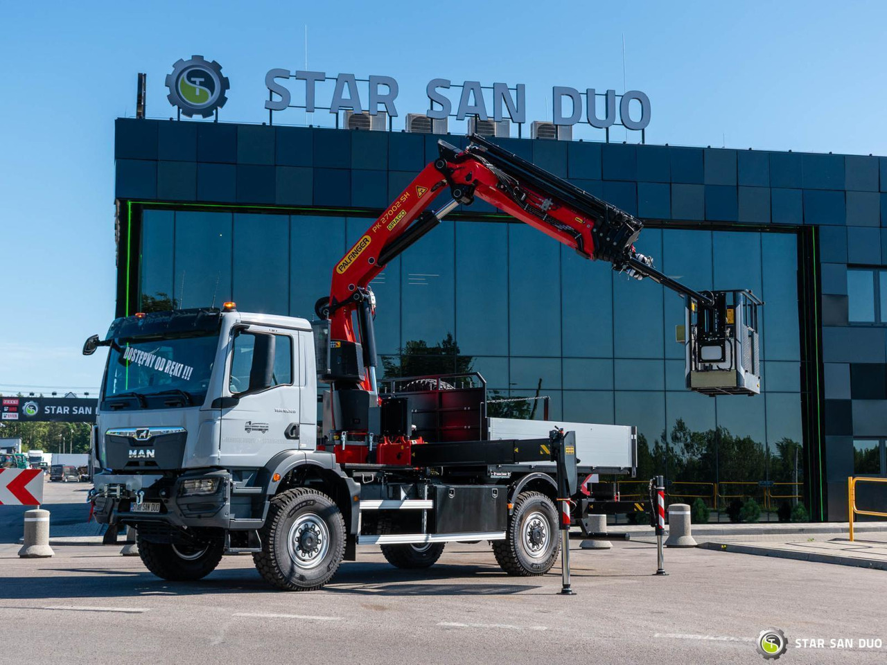 - Kamion me vinç: foto 3 - Kamion me vinç: foto 3