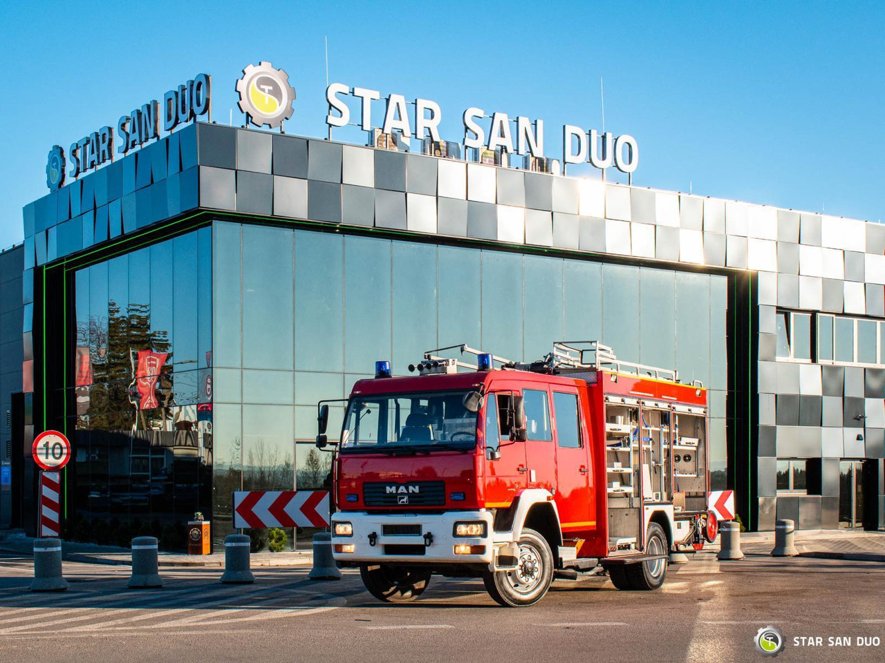 - Zjarrfikëse: foto 3 - Zjarrfikëse: foto 3