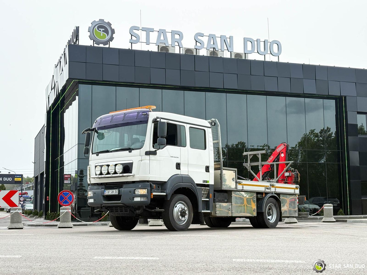 - Kamion me vinç: foto 2 - Kamion me vinç: foto 2