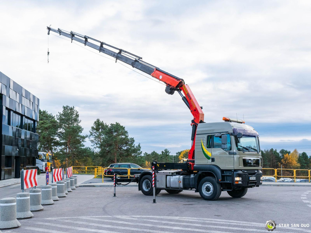 - Kamion me vinç: foto 2 - Kamion me vinç: foto 2