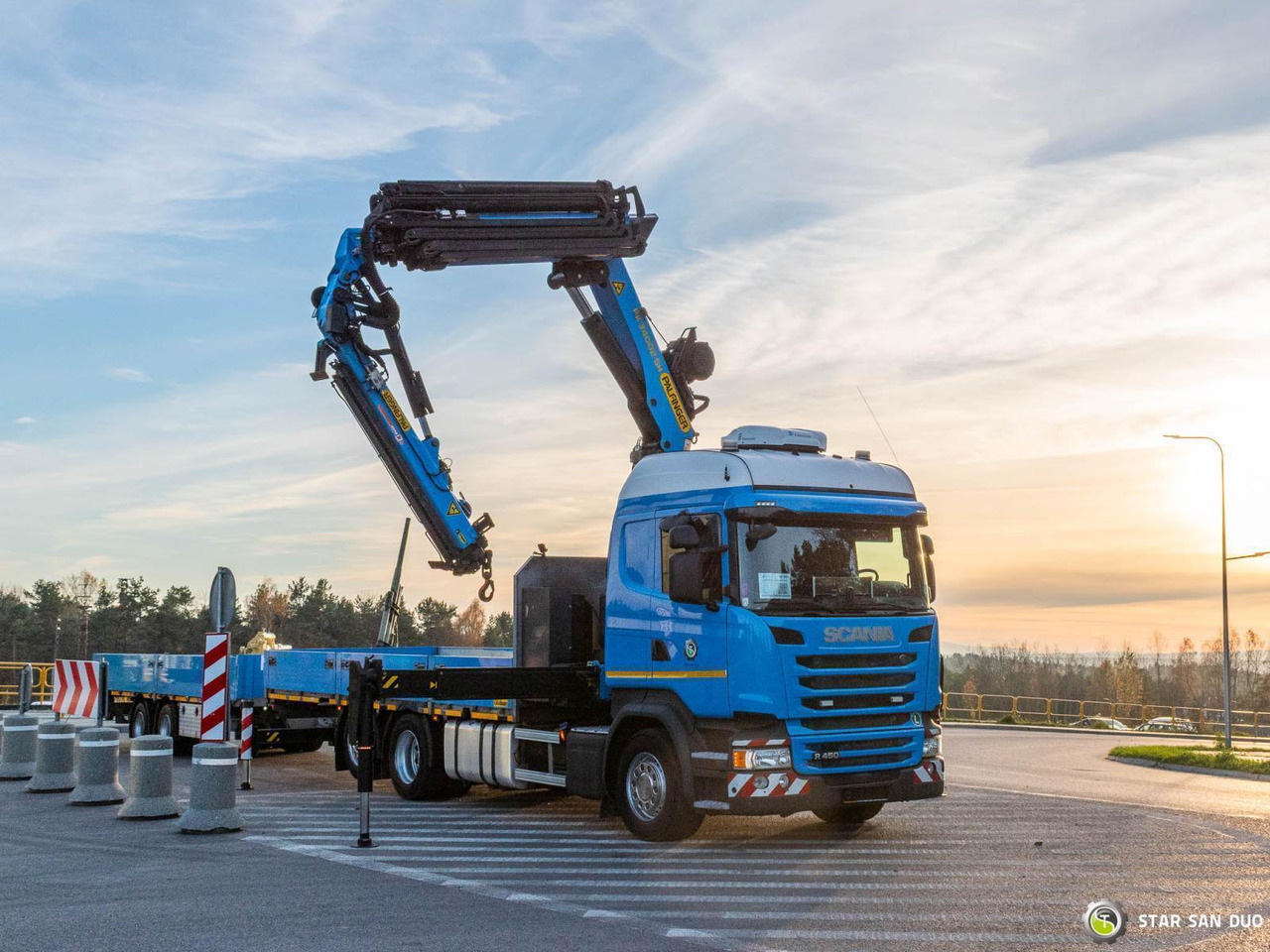 - Kamion me vinç: foto 2 - Kamion me vinç: foto 2