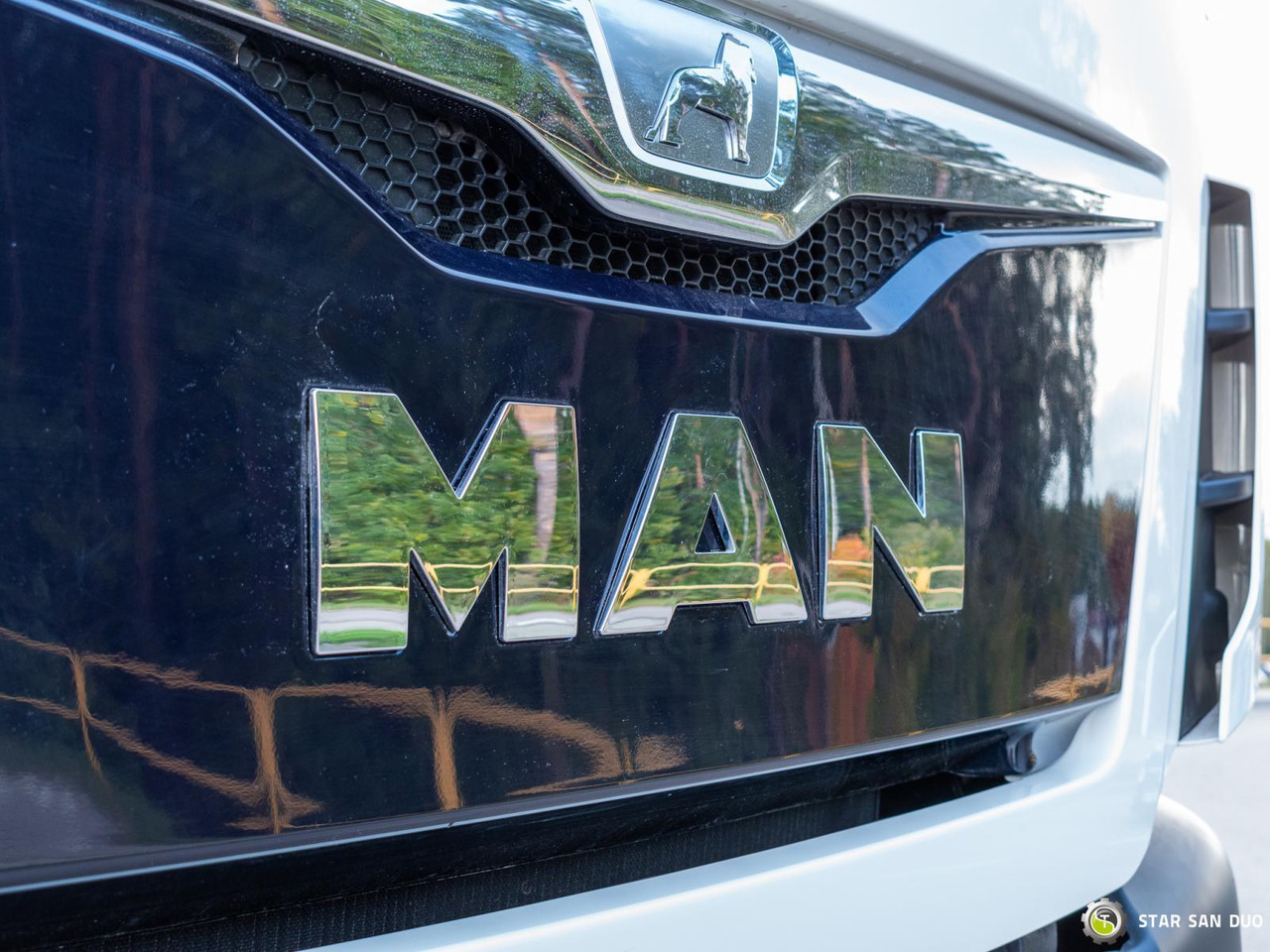 - Kamion me vinç: foto 5 - Kamion me vinç: foto 5