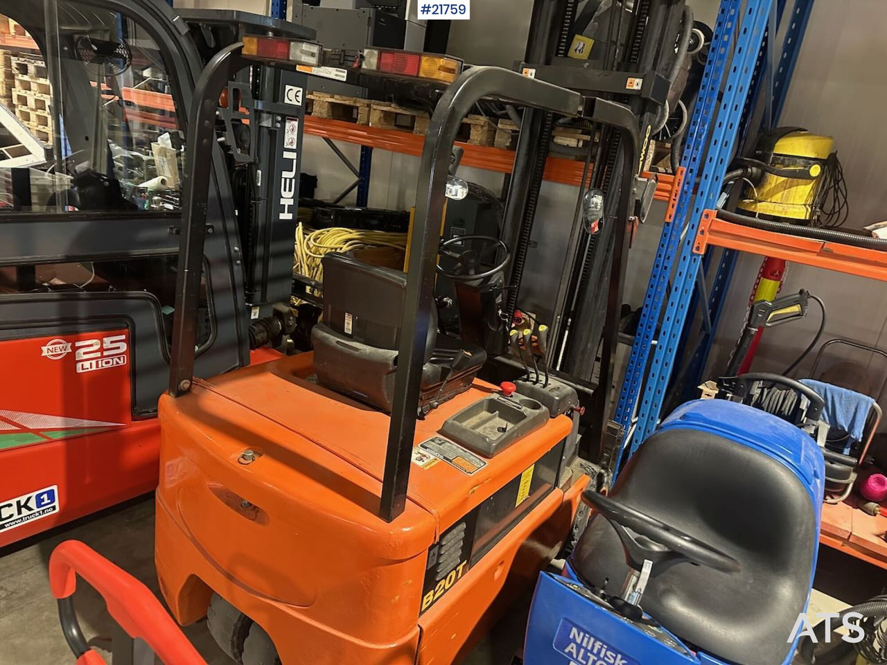 Daewoo B20T truck m/ 4,5 m løftehøyde - Gjysmë rimorkio me plan ngarkimi të ulët: foto 1 Daewoo B20T truck m/ 4,5 m løftehøyde - Gjysmë rimorkio me plan ngarkimi të ulët: foto 1