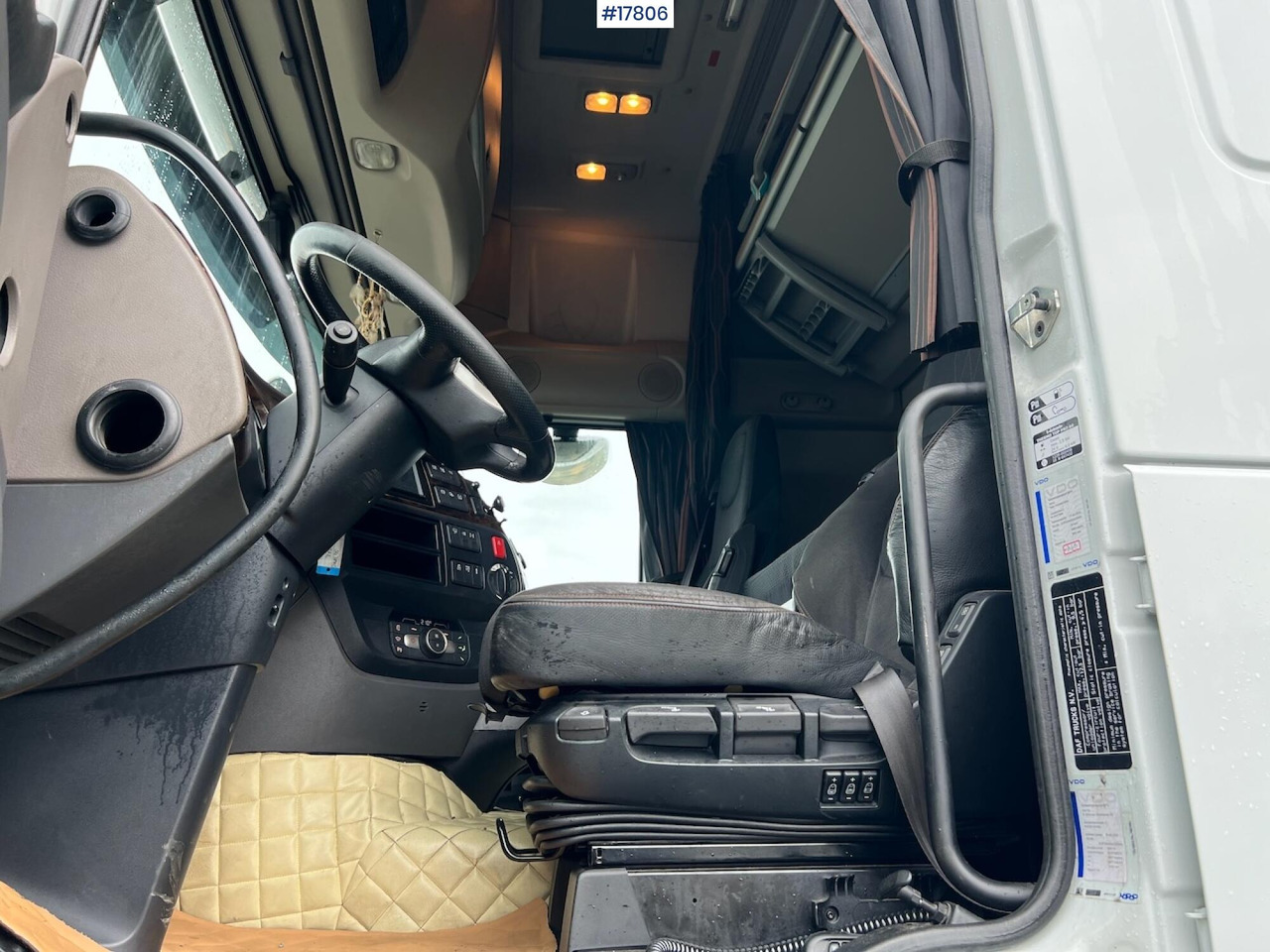 Gjysmë-kamion DAF XF 530: foto 14