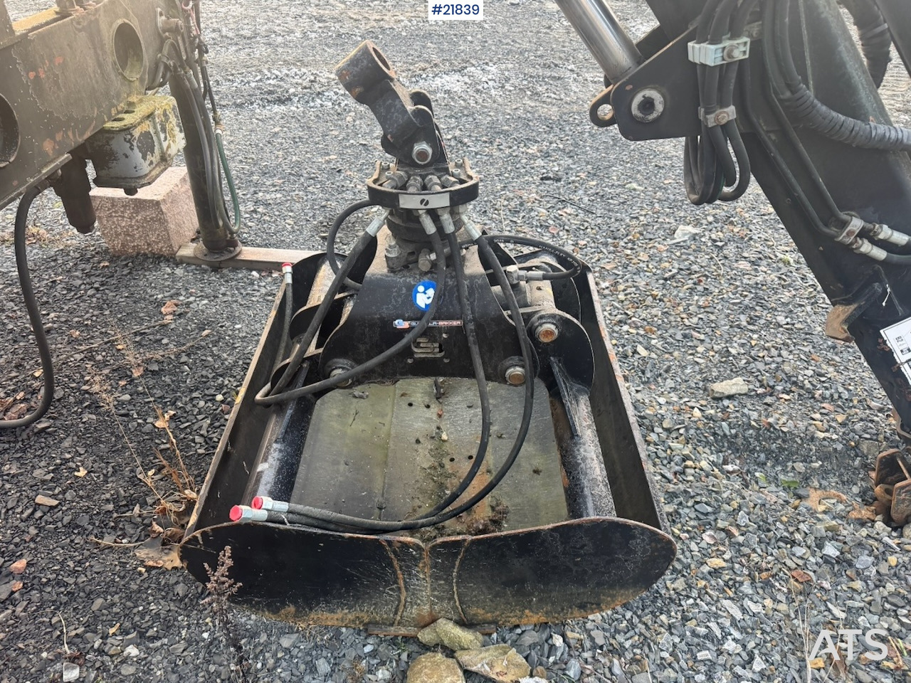 Gusella Bakker - Kovë me dy nofulla: foto 1 Gusella Bakker - Kovë me dy nofulla: foto 1