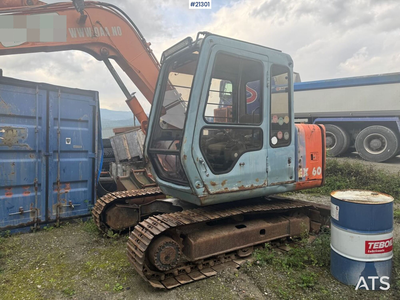 Hitachi EX60 - Ekskavator me zinxhirë: foto 3 Hitachi EX60 - Ekskavator me zinxhirë: foto 3