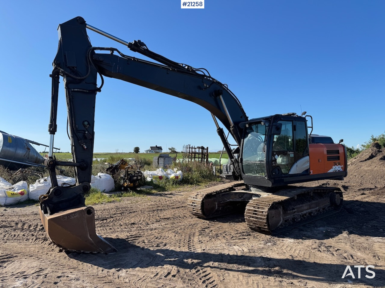 Hitachi ZX 190 LC-6 - Ekskavator: foto 1 Hitachi ZX 190 LC-6 - Ekskavator: foto 1