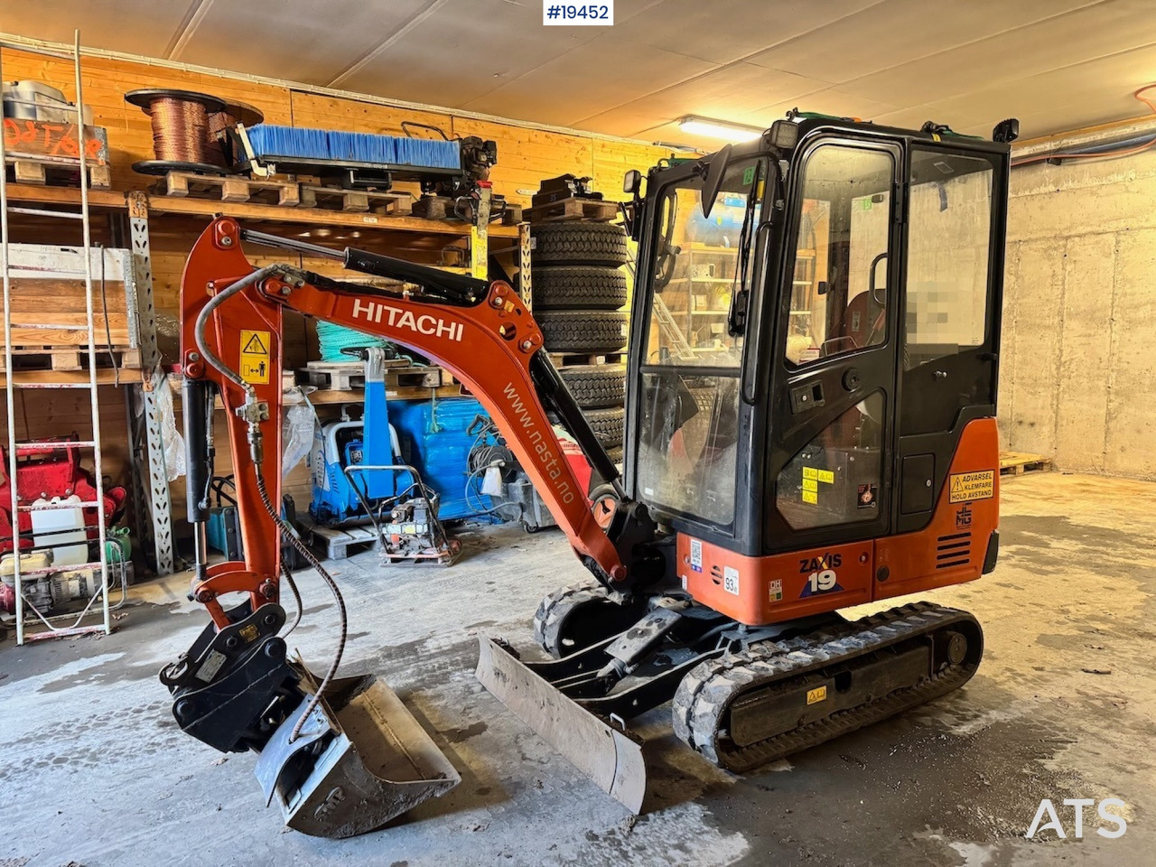 Hitachi ZX19-6CR - Ekskavator: foto 2 Hitachi ZX19-6CR - Ekskavator: foto 2