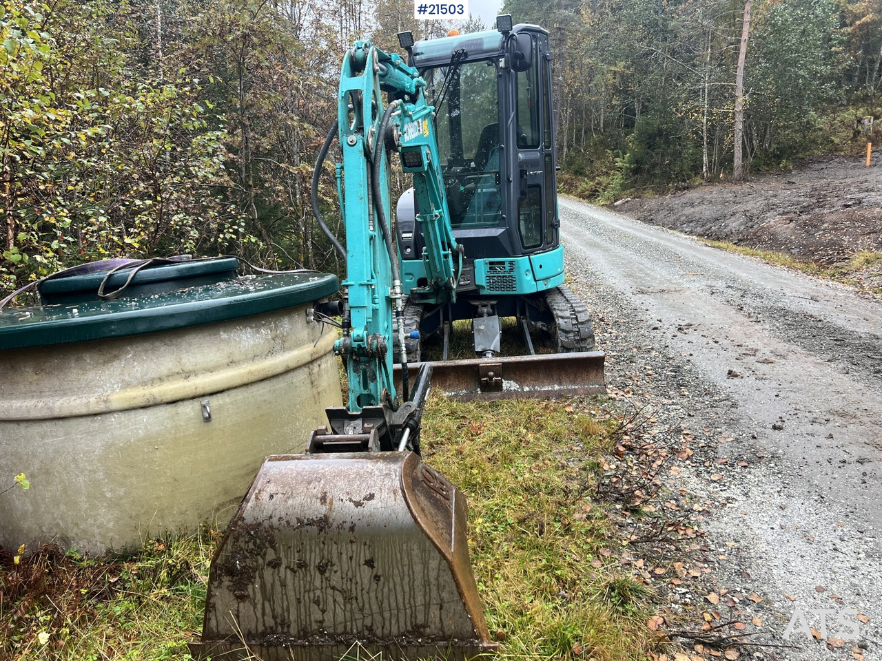Kobelco Sk25SR-6E Gravemaskin m/ pusseskuffe,graveskuffe og tilt - Miniekskavator: foto 3 Kobelco Sk25SR-6E Gravemaskin m/ pusseskuffe,graveskuffe og tilt - Miniekskavator: foto 3
