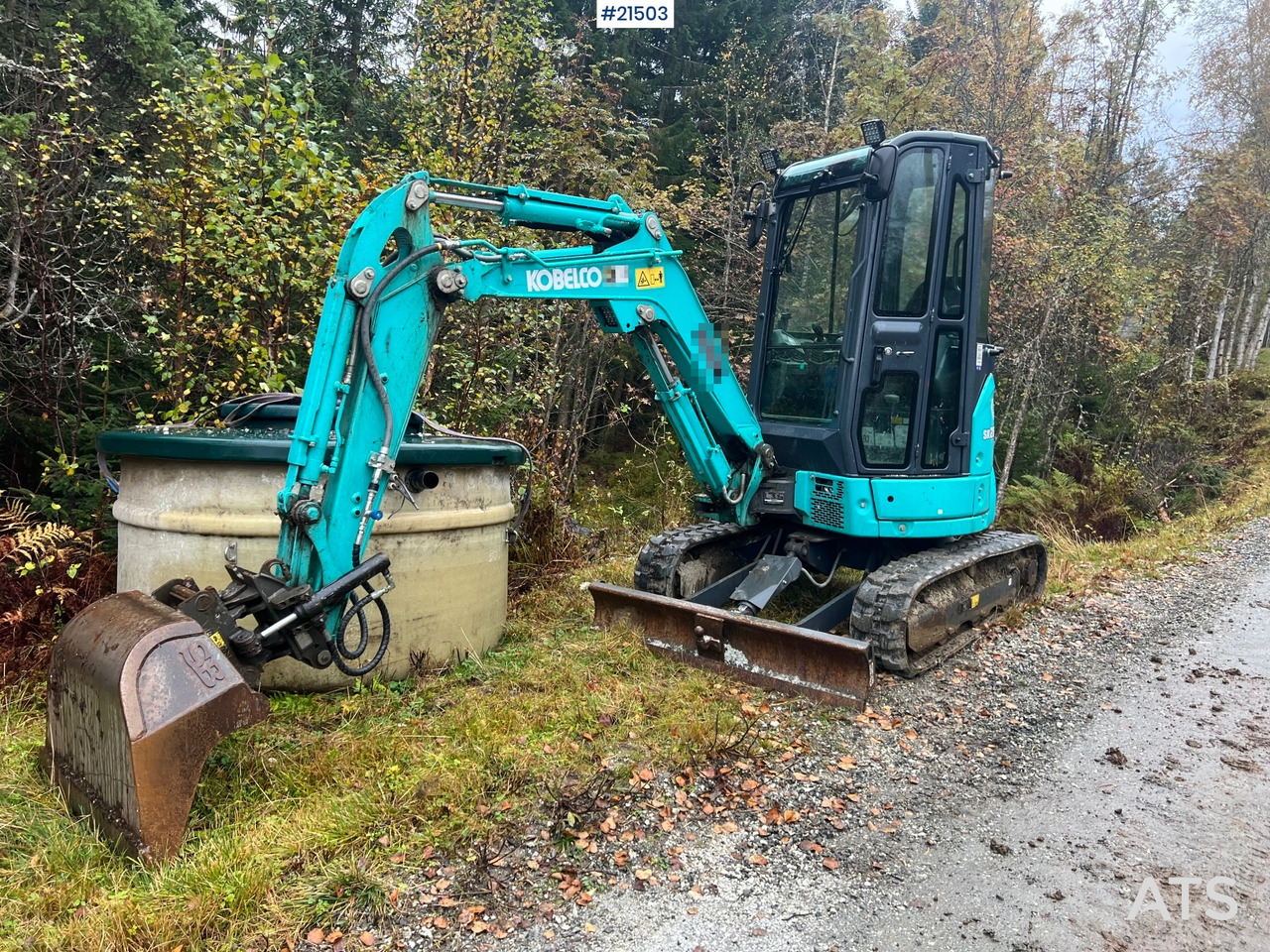 Kobelco Sk25SR-6E Gravemaskin m/ pusseskuffe,graveskuffe og tilt - Miniekskavator: foto 1 Kobelco Sk25SR-6E Gravemaskin m/ pusseskuffe,graveskuffe og tilt - Miniekskavator: foto 1