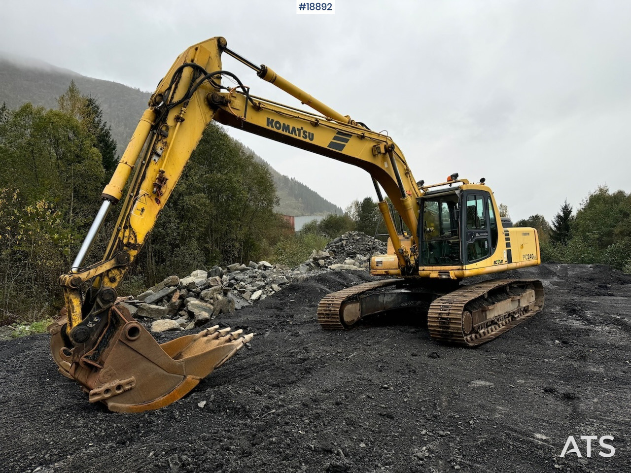 Komatsu PC240LC-6K - Ekskavator: foto 1 Komatsu PC240LC-6K - Ekskavator: foto 1