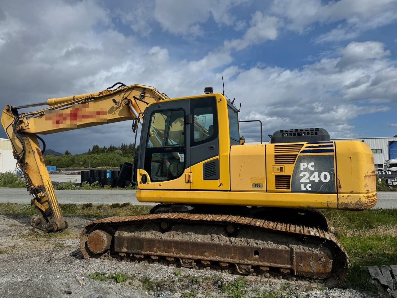 Komatsu PC240LC-8 - Ekskavator me zinxhirë: foto 3 Komatsu PC240LC-8 - Ekskavator me zinxhirë: foto 3