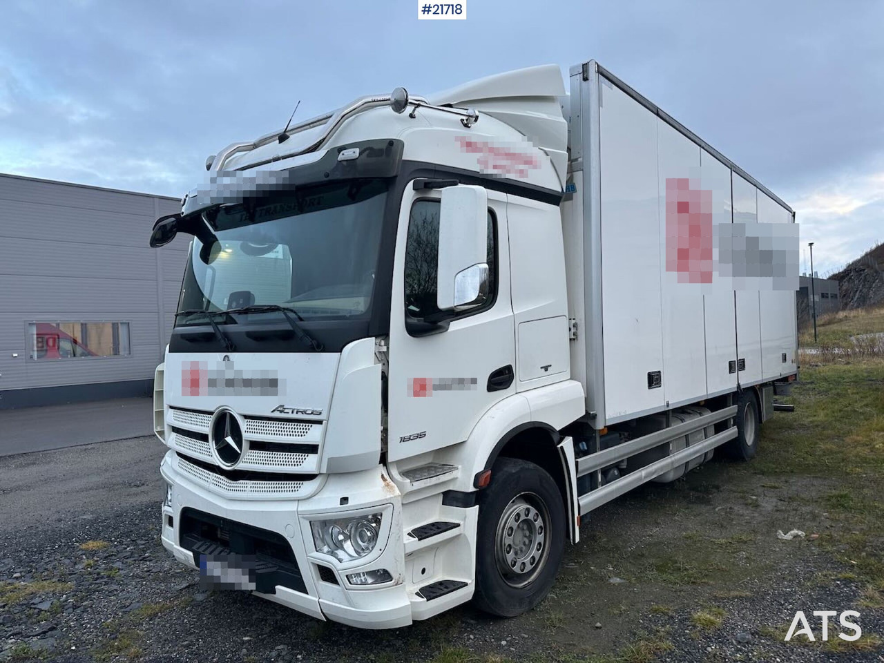 Mercedes Actros 1835 skapbil m/ Full sideåpning, aggregat, lift og 2 sett dekk - Kamion vagonetë: foto 1 Mercedes Actros 1835 skapbil m/ Full sideåpning, aggregat, lift og 2 sett dekk - Kamion vagonetë: foto 1