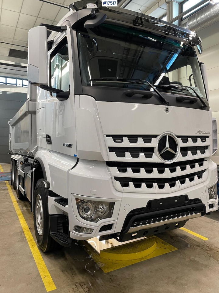 Mercedes Arocs 2658 - Kamion vetëshkarkues: foto 1 Mercedes Arocs 2658 - Kamion vetëshkarkues: foto 1