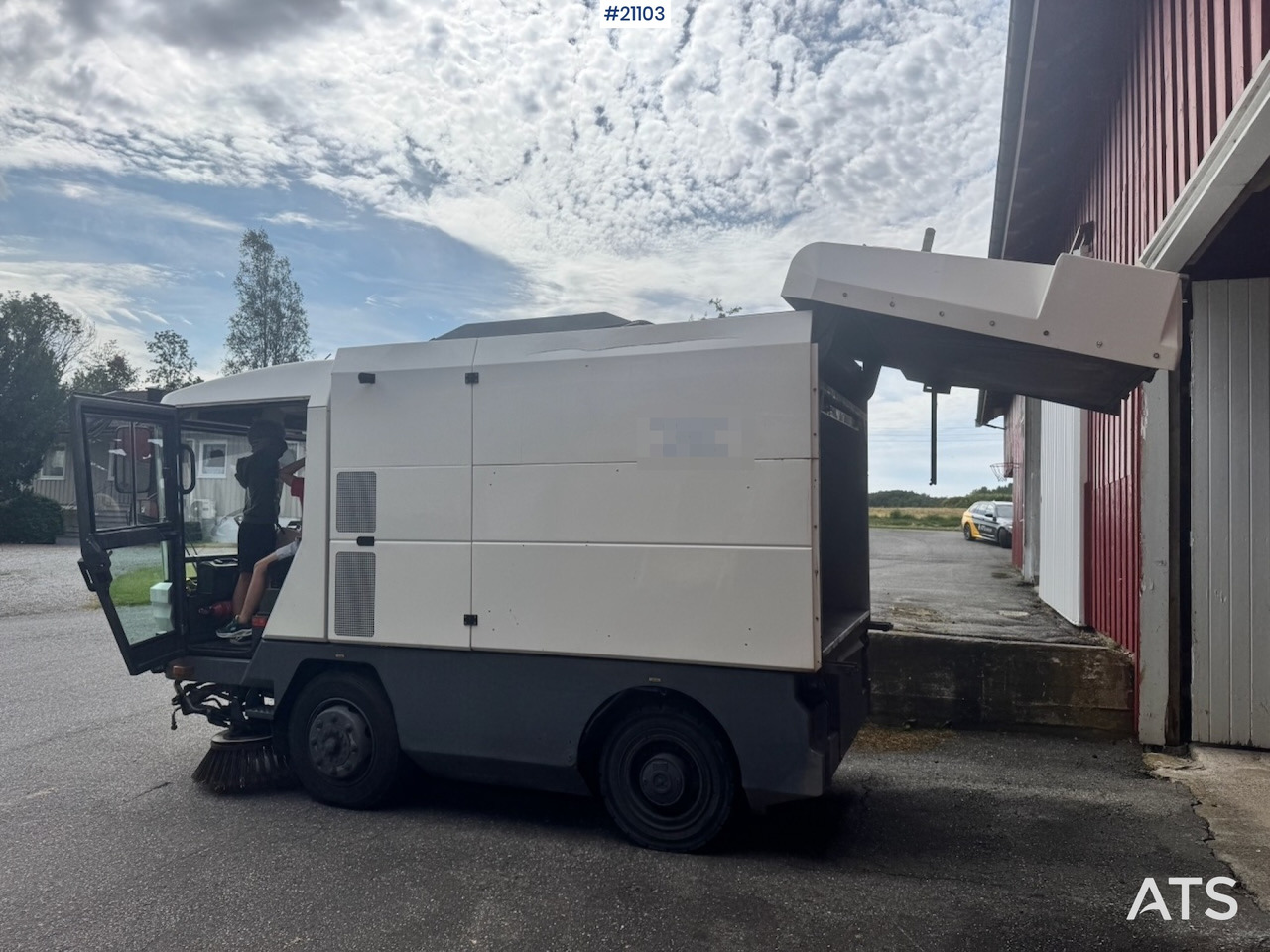 Makinë fshirëse për rrugët Ravo 540: foto 24