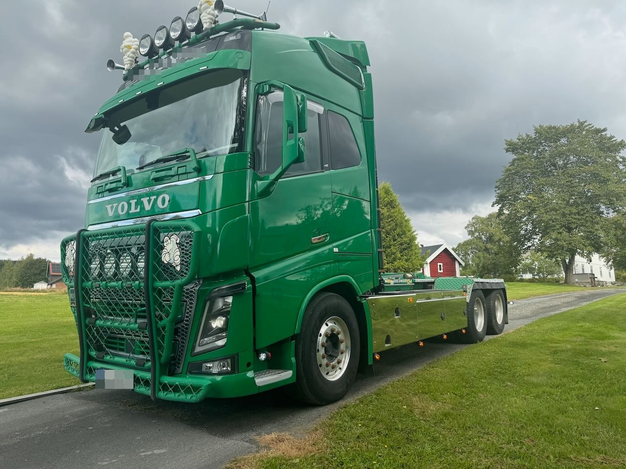 Volvo FH16 - Kamion vetëngarkues: foto 1 Volvo FH16 - Kamion vetëngarkues: foto 1