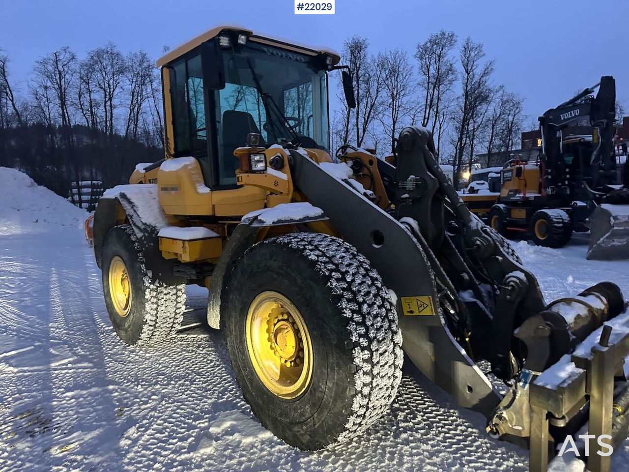 Volvo L70F hjullaster m/ vinter- og sommerdekk og planeringskuffe. En eier! Se video - Fadrom me goma: foto 1 Volvo L70F hjullaster m/ vinter- og sommerdekk og planeringskuffe. En eier! Se video - Fadrom me goma: foto 1