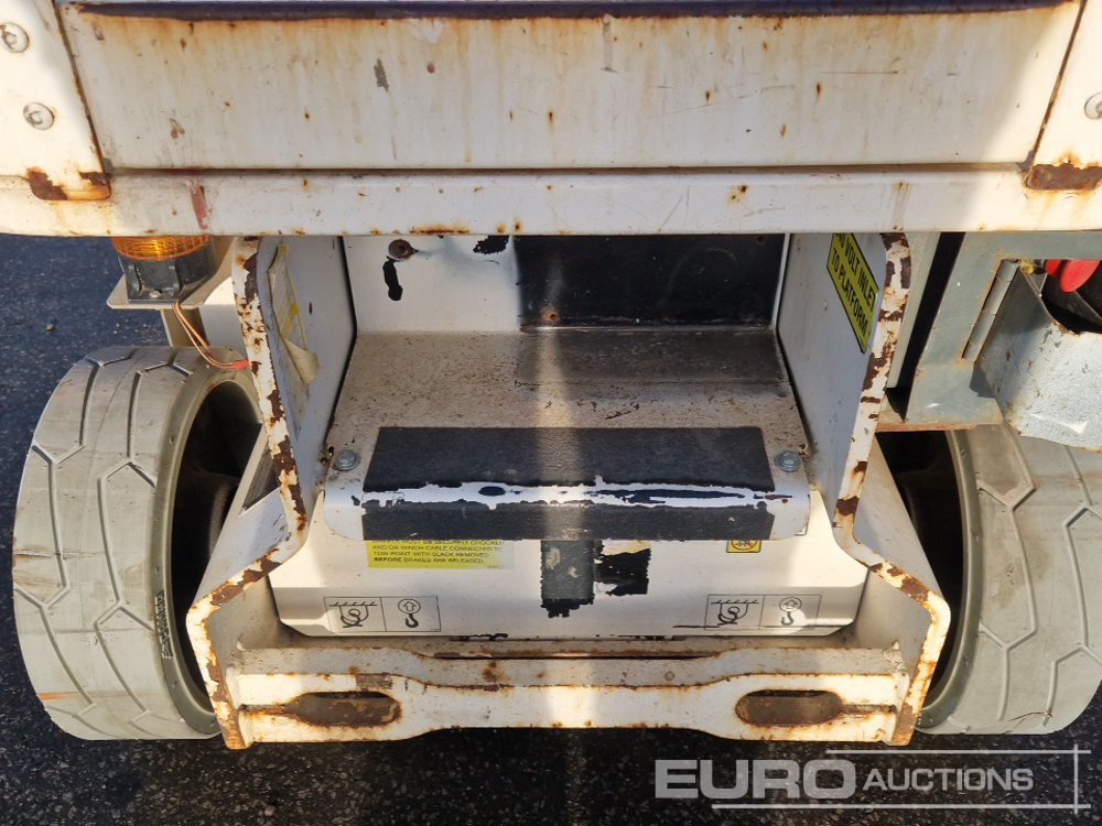 Ngritës me direk vertikal 2013 JLG 1230ES: foto 13