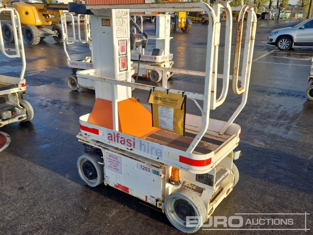 Ngritës me direk vertikal 2013 JLG 1230ES: foto 6