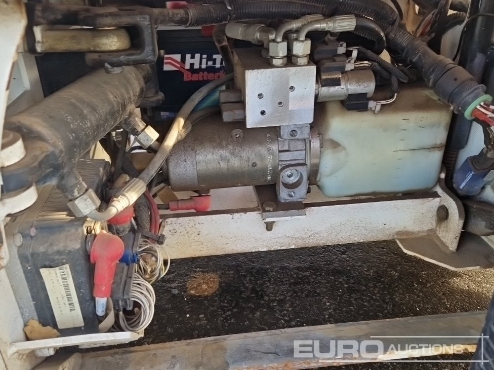 Ngritës me direk vertikal 2013 JLG 1230ES: foto 18