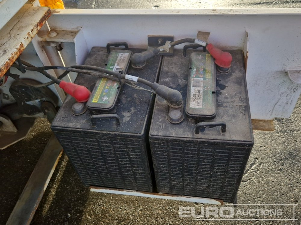 Ngritës me direk vertikal 2013 JLG 1230ES: foto 17