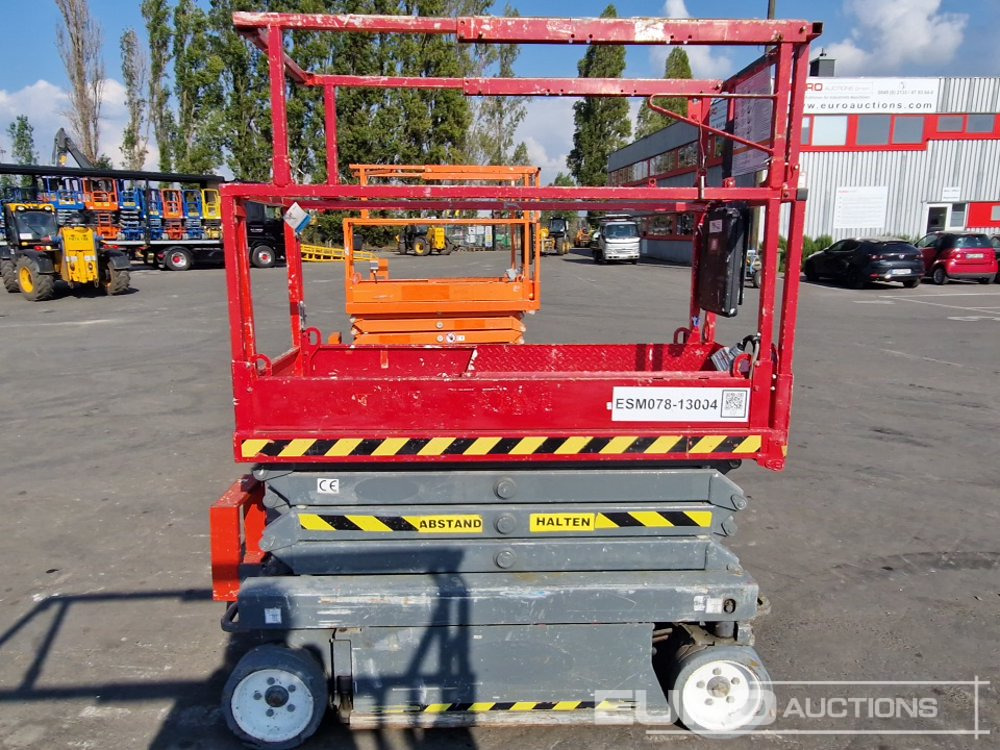2013 SkyJack SJ111-3215 - Platformë ajrore: foto 2 2013 SkyJack SJ111-3215 - Platformë ajrore: foto 2