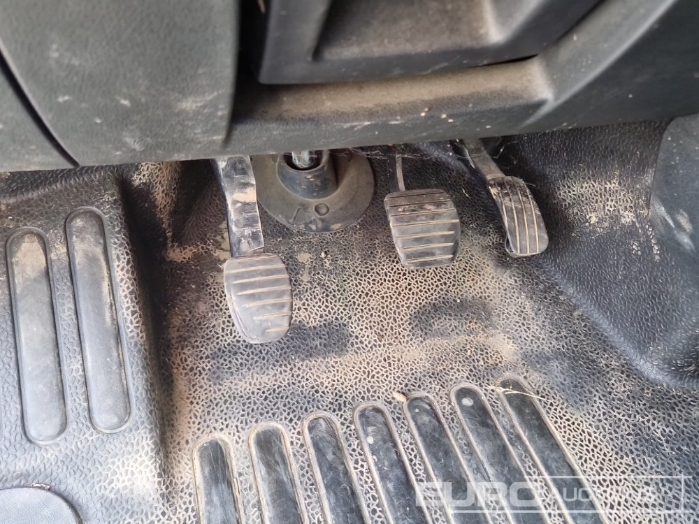 Platformë ajrore e montuar në kamion 2019 Renault Master: foto 31
