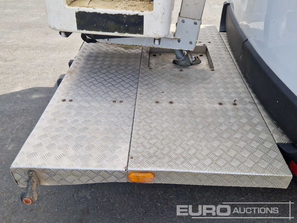 Platformë ajrore e montuar në kamion 2019 Renault Master: foto 18