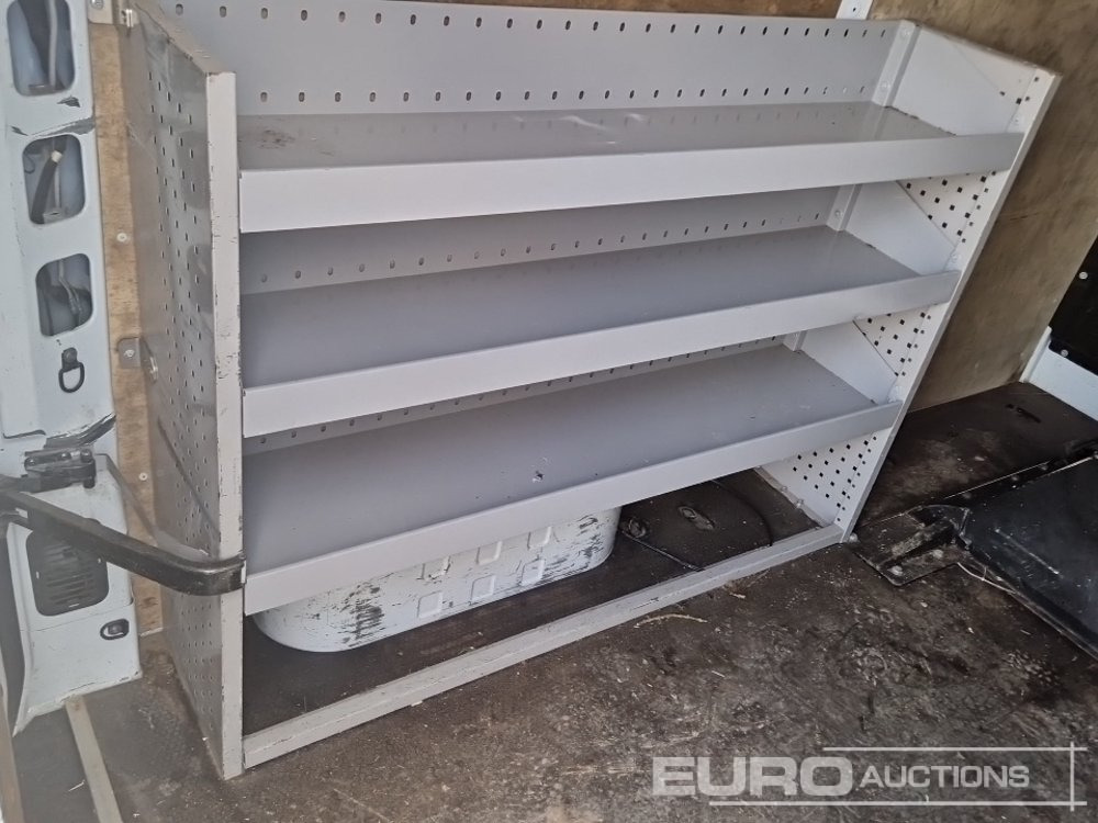 Platformë ajrore e montuar në kamion 2019 Renault Master: foto 25