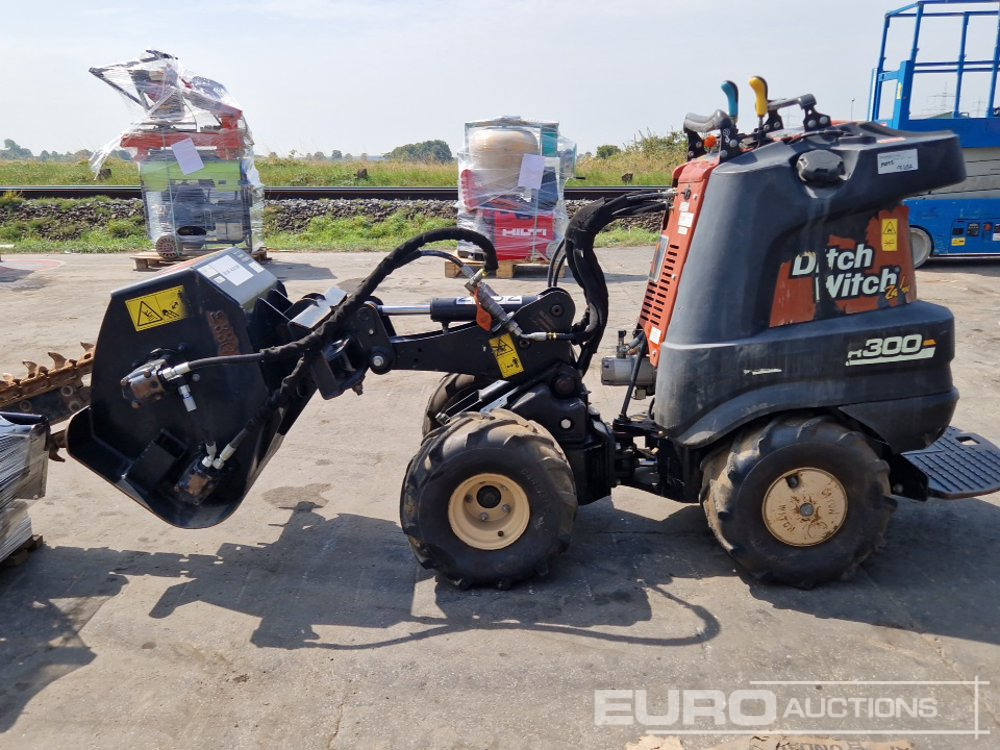 Ditch Witch R300 - Hapës kanalesh: foto 2 Ditch Witch R300 - Hapës kanalesh: foto 2