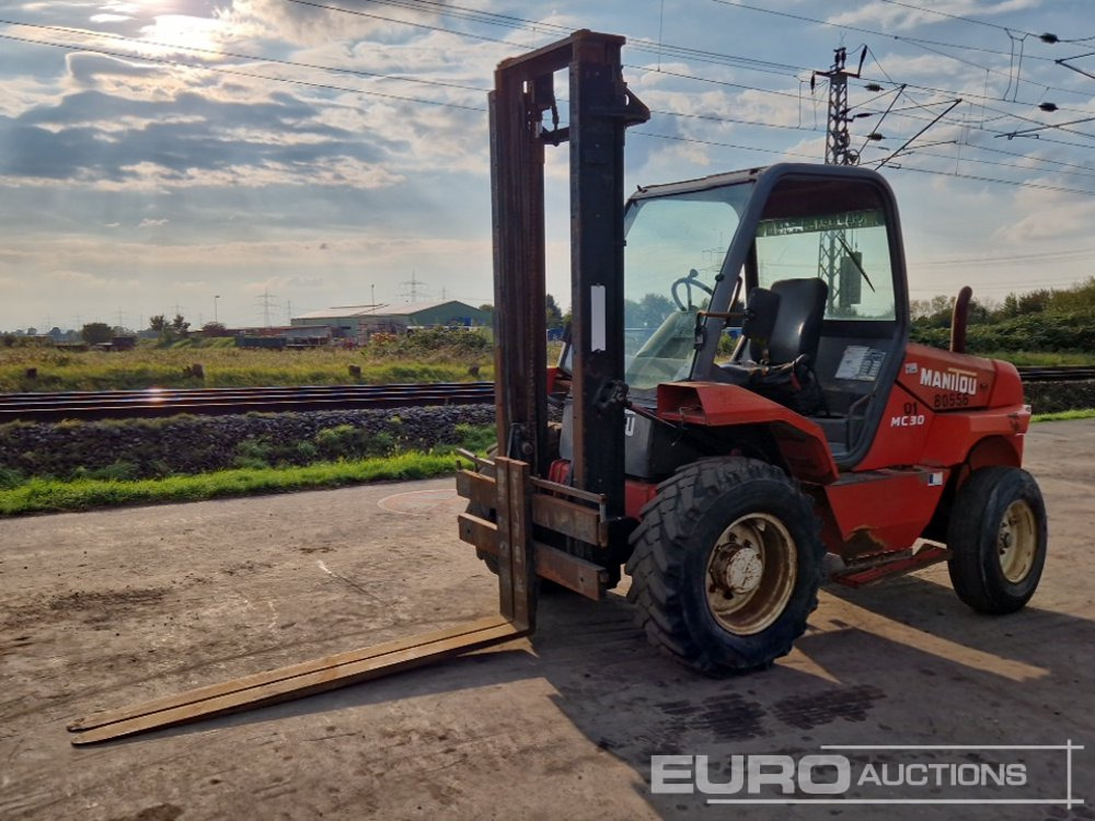 Manitou MC30 - Ngarkues me pirun për terren të ashpër: foto 1 Manitou MC30 - Ngarkues me pirun për terren të ashpër: foto 1