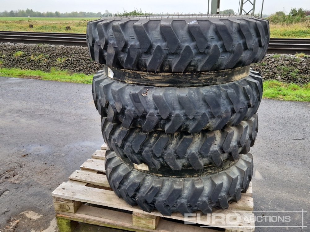 Mitas 8,25-20 Tyres with Rims (2 of) - Gomë: foto 1 Mitas 8,25-20 Tyres with Rims (2 of) - Gomë: foto 1