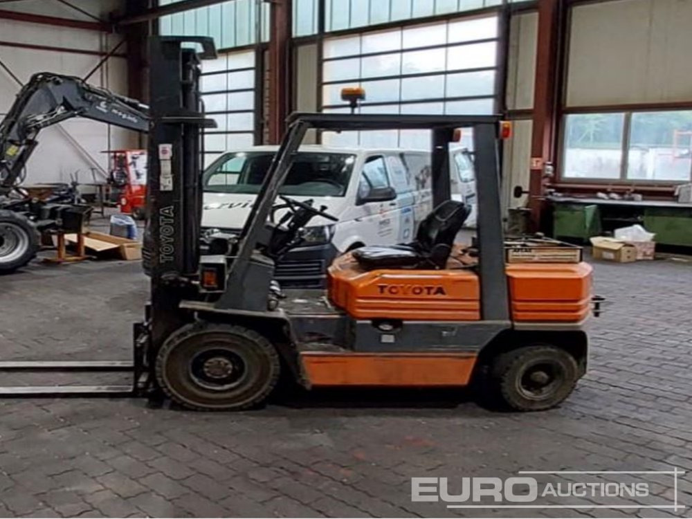 Toyota 025FDF25 - Pirun ngritës: foto 1 Toyota 025FDF25 - Pirun ngritës: foto 1