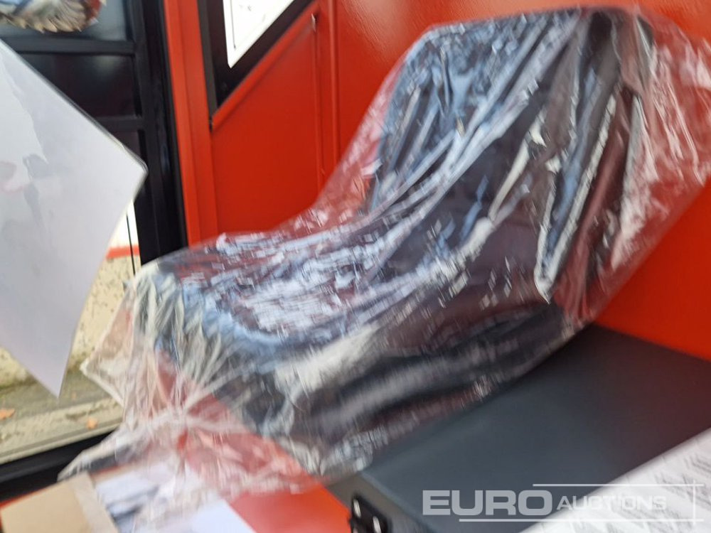 Makinë fshirëse për rrugët Unused 2025 Zvox 2000G: foto 22