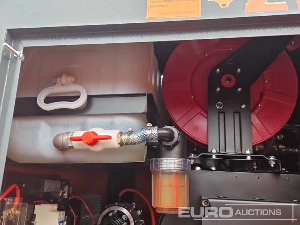 Makinë fshirëse për rrugët Unused 2025 Zvox 2000G: foto 17