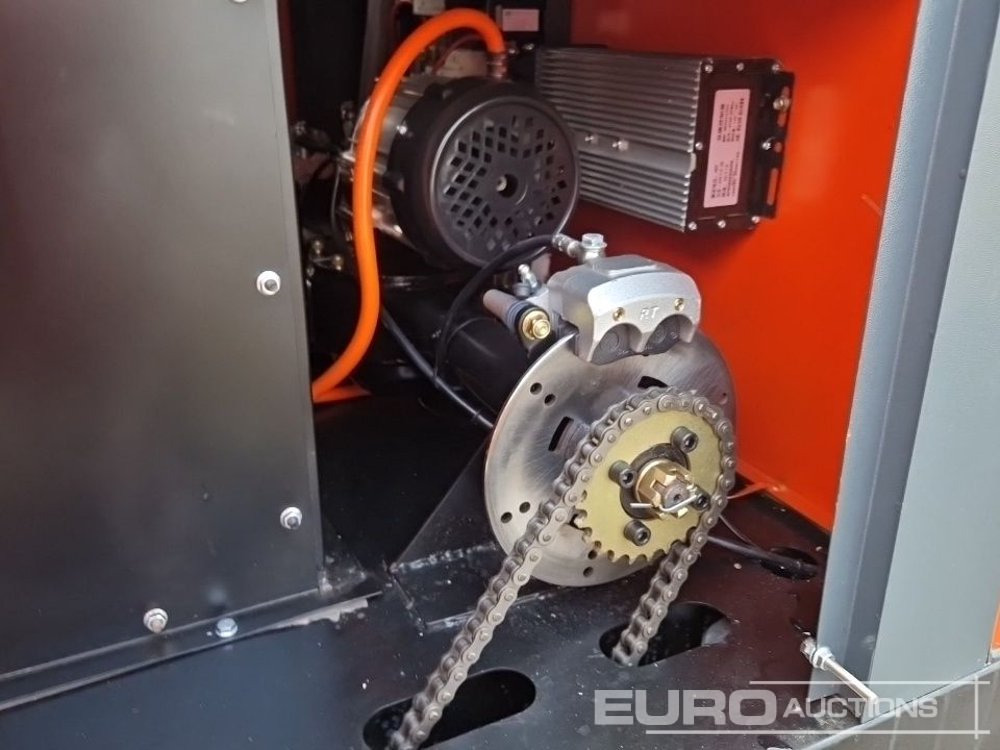 Makinë fshirëse për rrugët Unused 2025 Zvox 2000G: foto 15