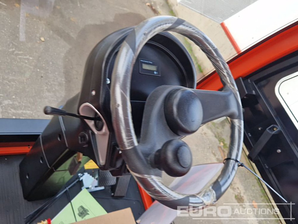 Makinë fshirëse për rrugët Unused 2025 Zvox 2000G: foto 23