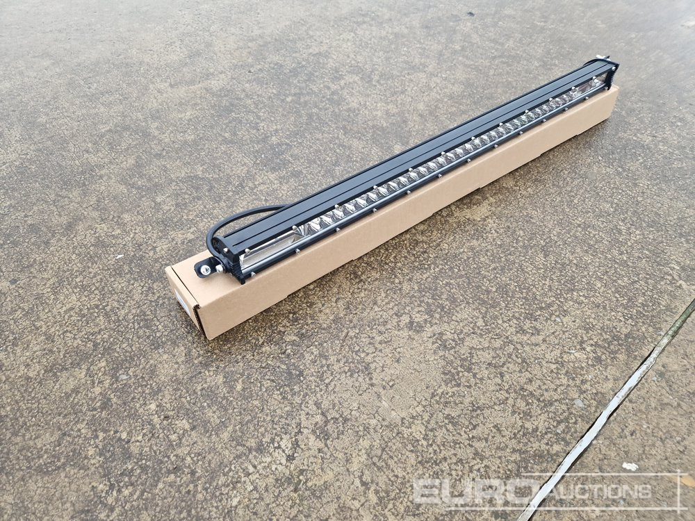 Unused 25" 240W Combo Beam LED Light Bar, Mounting Brackets, IP68 Waterproof - Pajisjet e ofiçinës: foto 4 Unused 25" 240W Combo Beam LED Light Bar, Mounting Brackets, IP68 Waterproof - Pajisjet e ofiçinës: foto 4