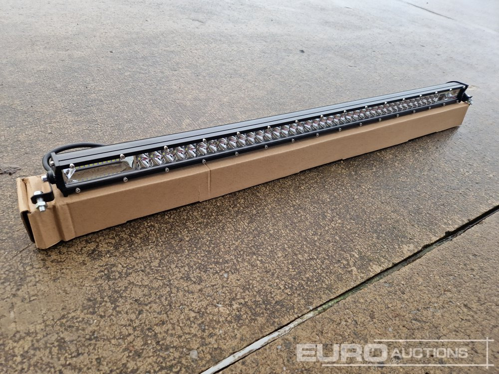 Unused 32" 300W Combo Beam LED Light Bar, Mounting Brackets, IP68 Waterproof - Pajisjet e ofiçinës: foto 4 Unused 32" 300W Combo Beam LED Light Bar, Mounting Brackets, IP68 Waterproof - Pajisjet e ofiçinës: foto 4