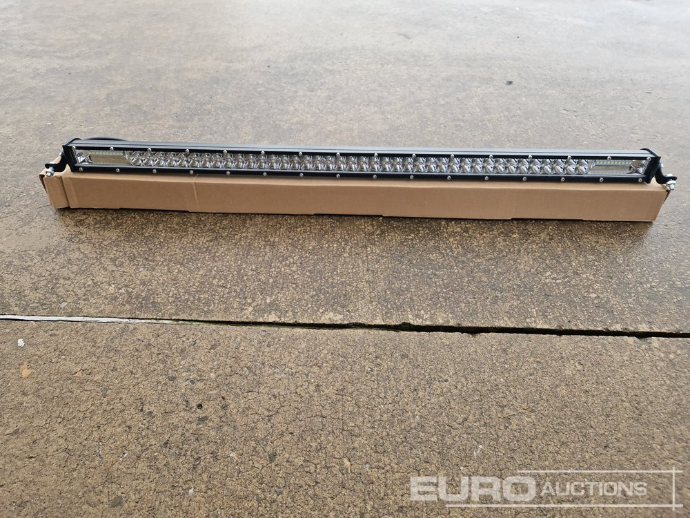 Unused 32" 300W Combo Beam LED Light Bar, Mounting Brackets, IP68 Waterproof - Pajisjet e ofiçinës: foto 5 Unused 32" 300W Combo Beam LED Light Bar, Mounting Brackets, IP68 Waterproof - Pajisjet e ofiçinës: foto 5