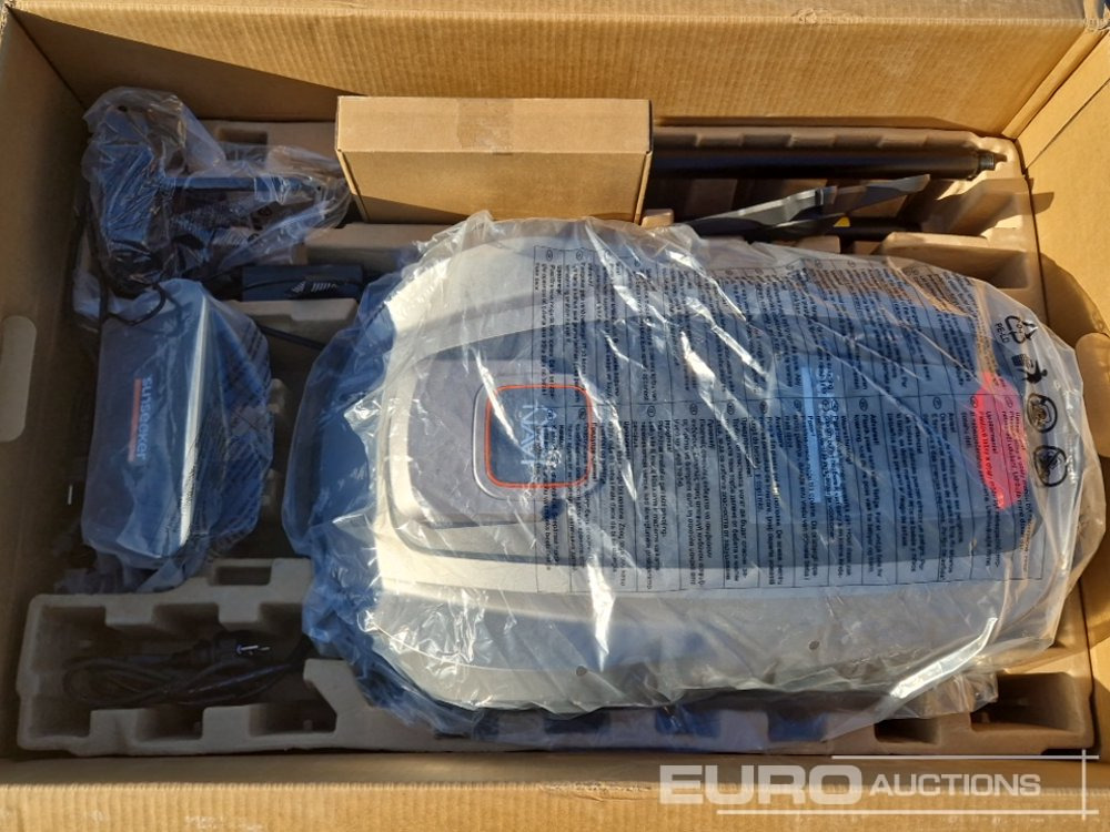 Unused SunSeeker X5 Robotic Lawnmower, 2,000m² - Pajisje ndërtimi: foto 3 Unused SunSeeker X5 Robotic Lawnmower, 2,000m² - Pajisje ndërtimi: foto 3