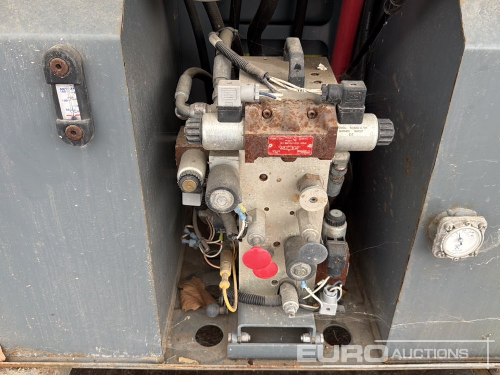 Ngritës gërshërë 2013 SkyJack SJ6826RT: foto 18 Ngritës gërshërë 2013 SkyJack SJ6826RT: foto 18