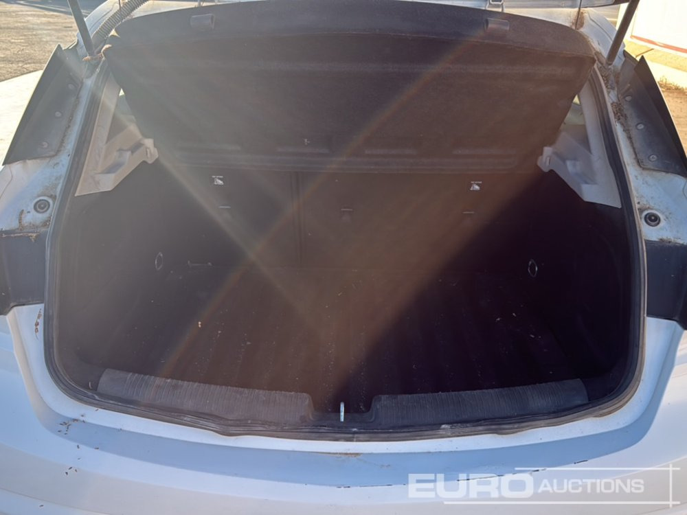 Veturë 2016 Opel Astra: foto 21 Veturë 2016 Opel Astra: foto 21