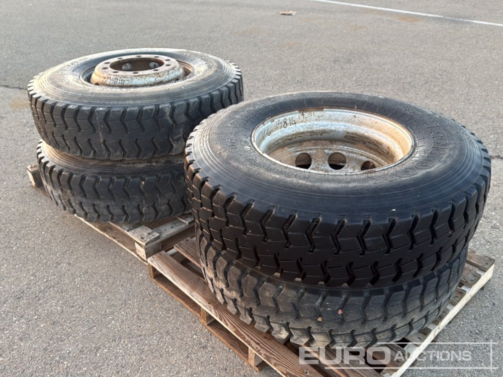 Hankook Pallet of 13R 22.5 Rims & Tyres / Pallet de Ruedas - Gomë: foto 2 Hankook Pallet of 13R 22.5 Rims & Tyres / Pallet de Ruedas - Gomë: foto 2