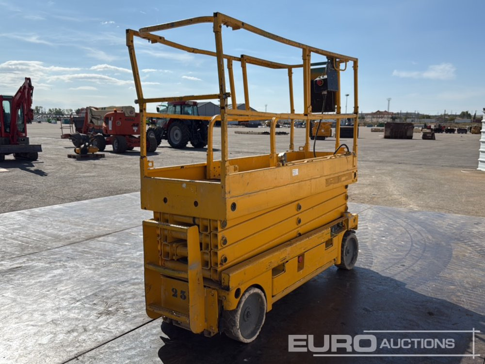 Haulotte Compact 10N - Platformë ajrore: foto 5 Haulotte Compact 10N - Platformë ajrore: foto 5