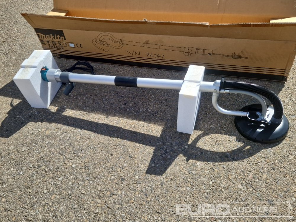 Makita SL 700 - Pajisjet e ofiçinës: foto 5 Makita SL 700 - Pajisjet e ofiçinës: foto 5