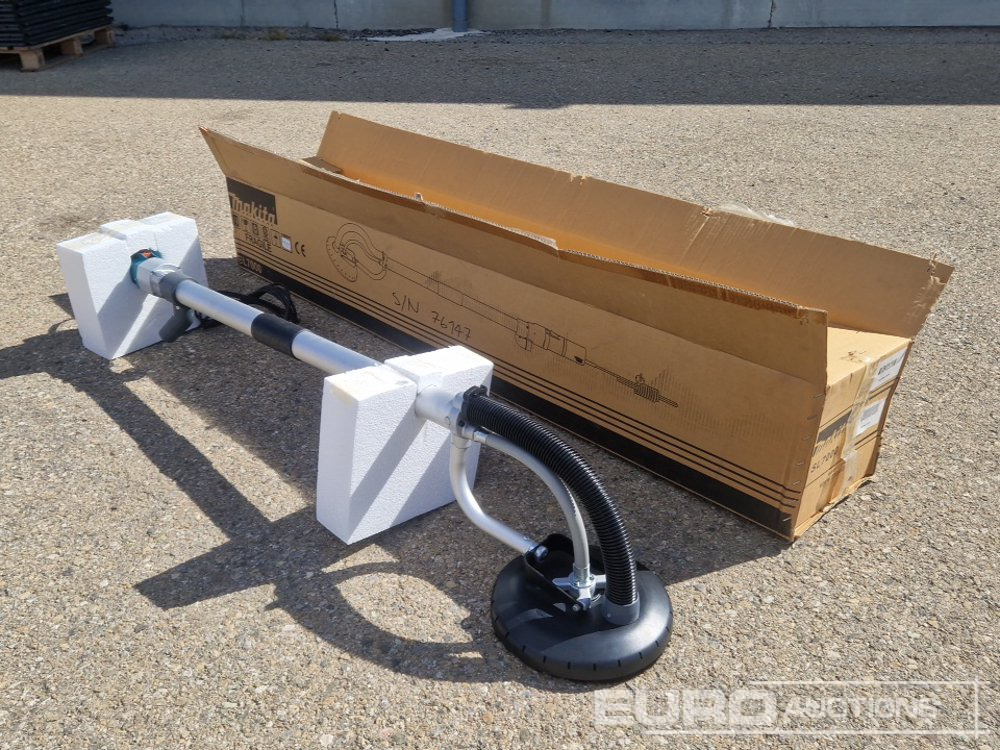 Makita SL 700 - Pajisjet e ofiçinës: foto 1 Makita SL 700 - Pajisjet e ofiçinës: foto 1